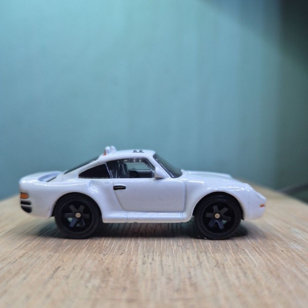HOT WHEELS PREMIUM PORSCHE 959 PUTIH