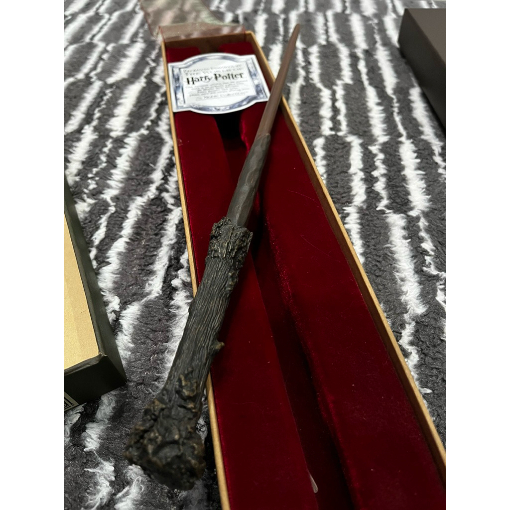 Harry Potter's Wand From the Noble Collection- Tongkat Harry Potter