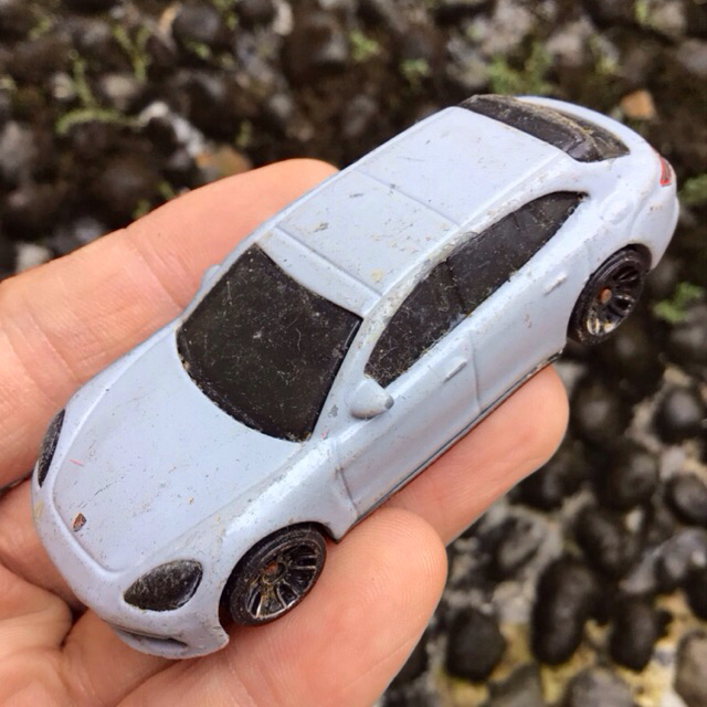 HOT WHEELS PORSCHE PANAMERA