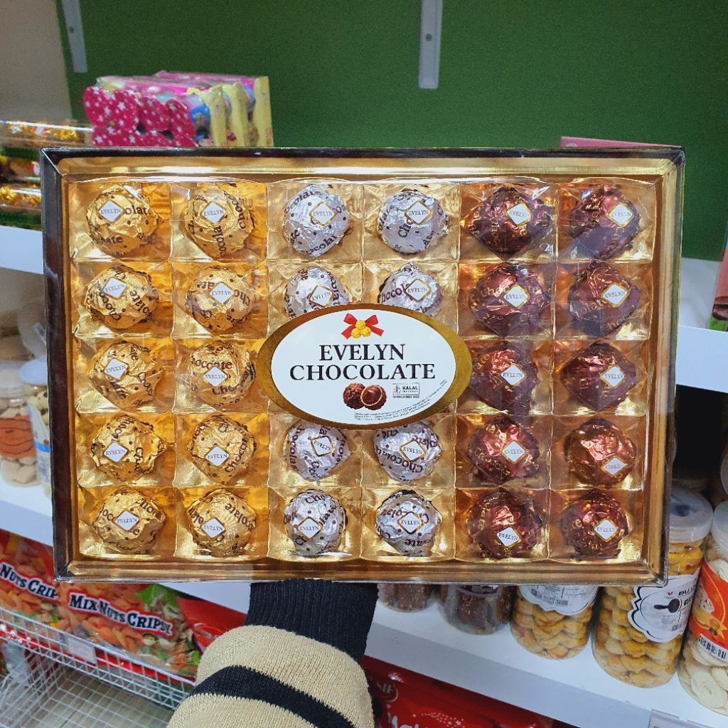 evelyn chocolate kotak