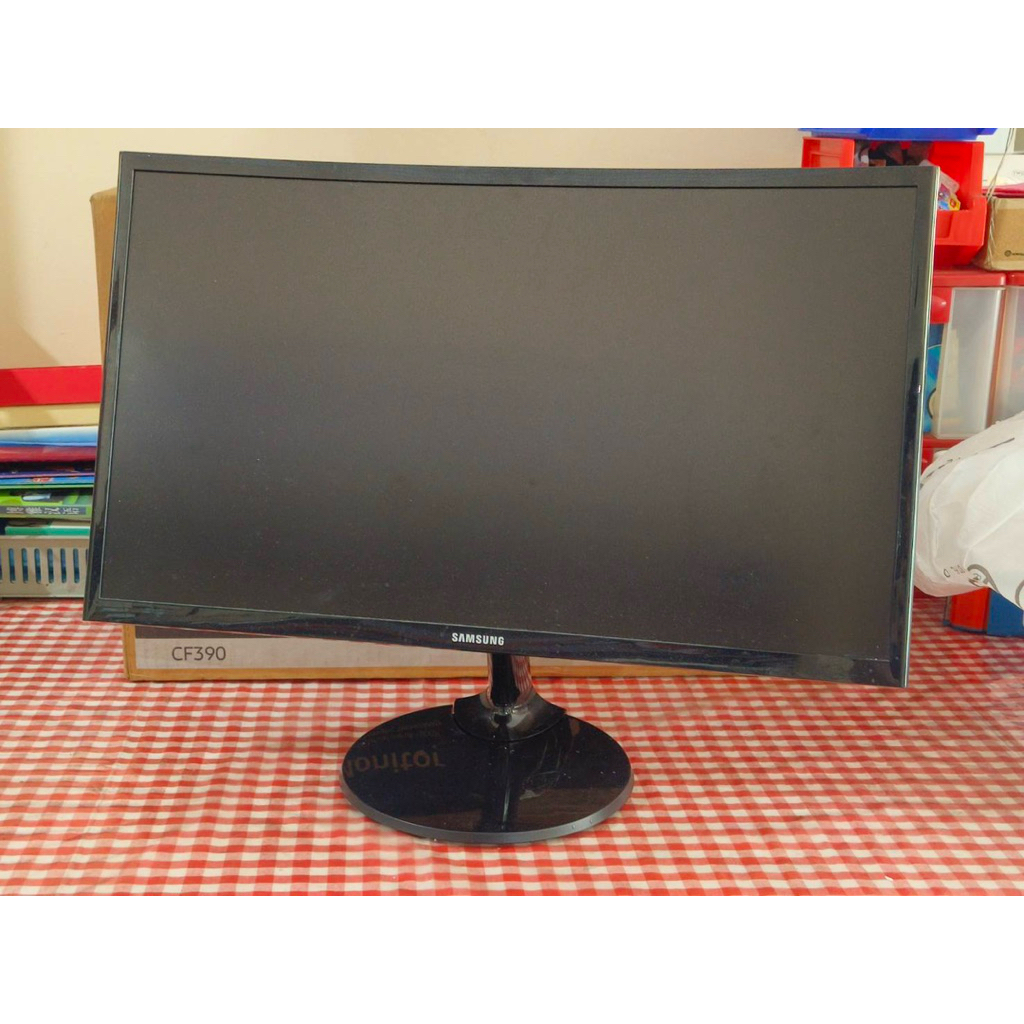 SAMSUNG 24" CF390 Curved LED Monitor BEKAS
