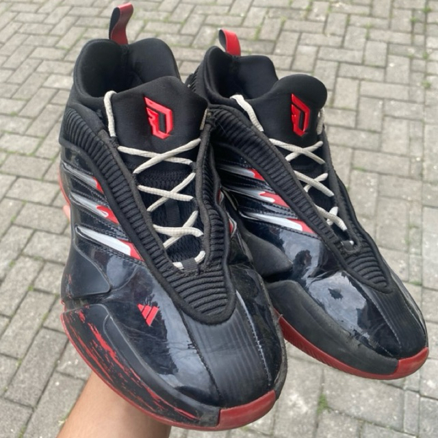 Sepatu Basket Adidas Dame 9