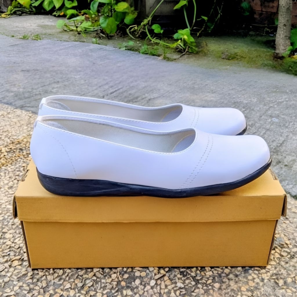 KIENZIE - Sepatu Fantofel Wanita Putih Sepatu perawat