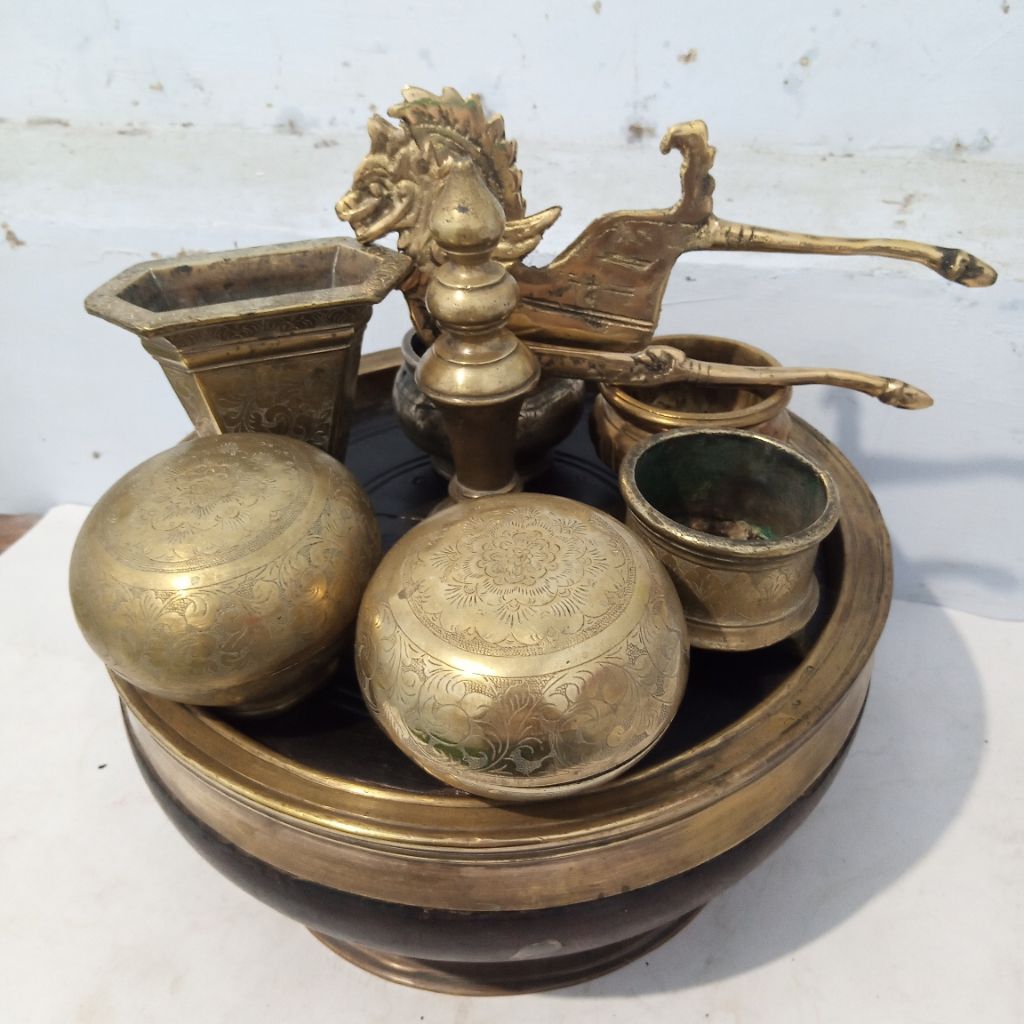 Tepak sirih tua antik size jumbo bahan kayu jati kombinasi kuningan lengkap dengan cepuk dan kacip n