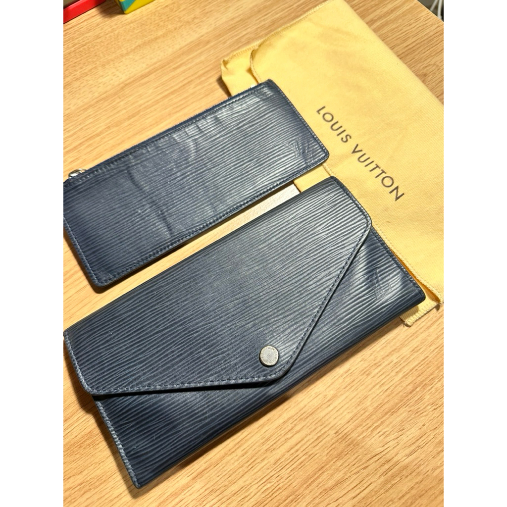 LV Josephine wallet preloved
