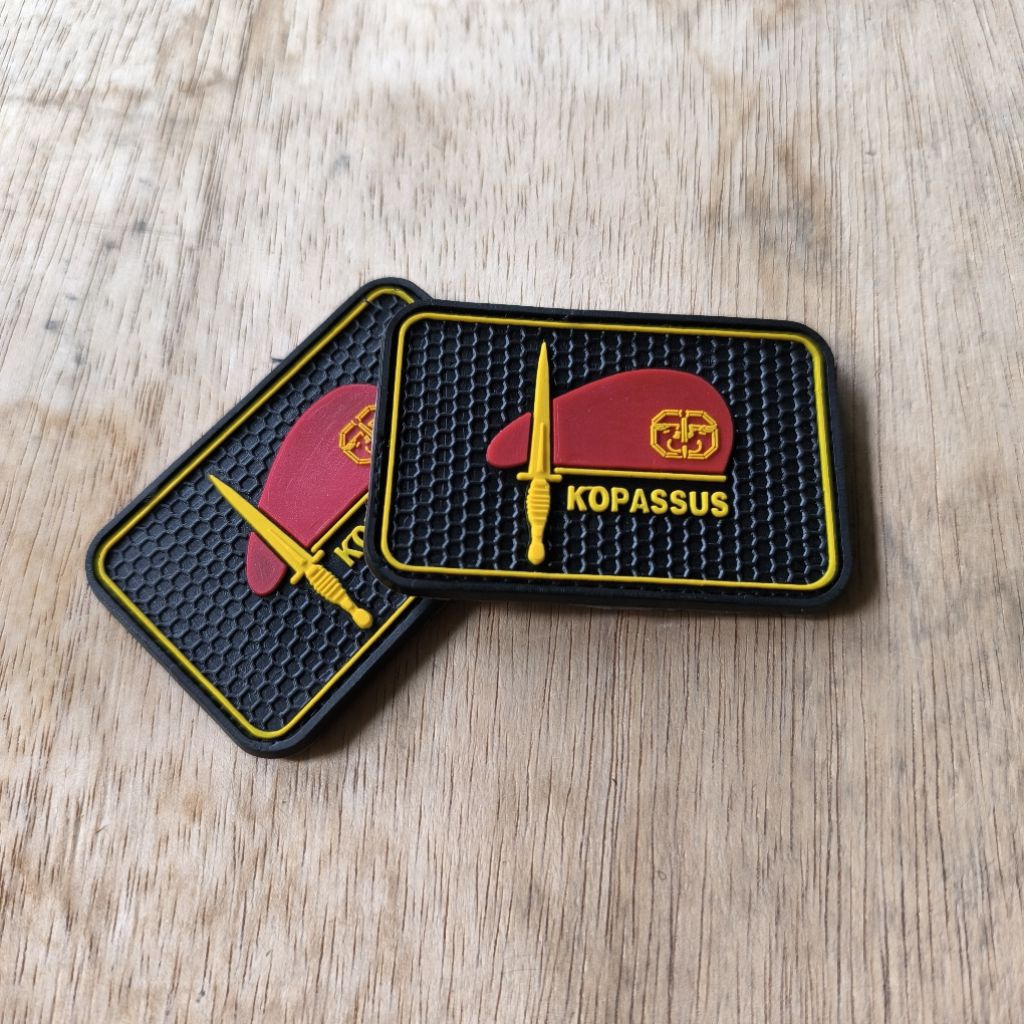 patch rubber logo baret merah kopassus - tempelan emblem karet aksesoris