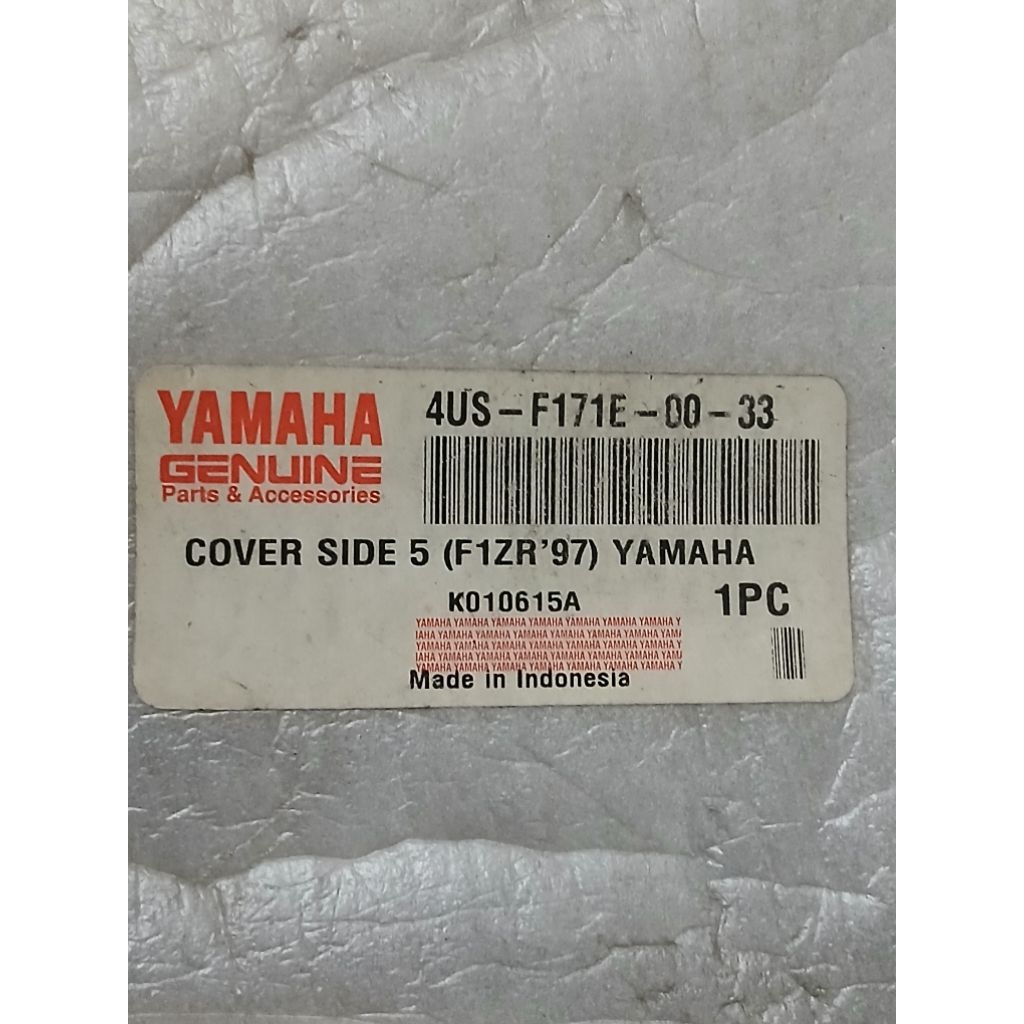 4US - F171E - 00 - 33 COVER SAMBUNGAN BODY BELAKANG YAMAHA FIZR HITAM ORIGINAL YGP
