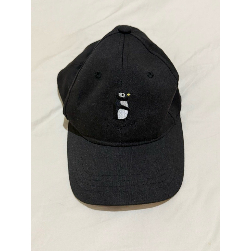 MINISO topi hitam penguin