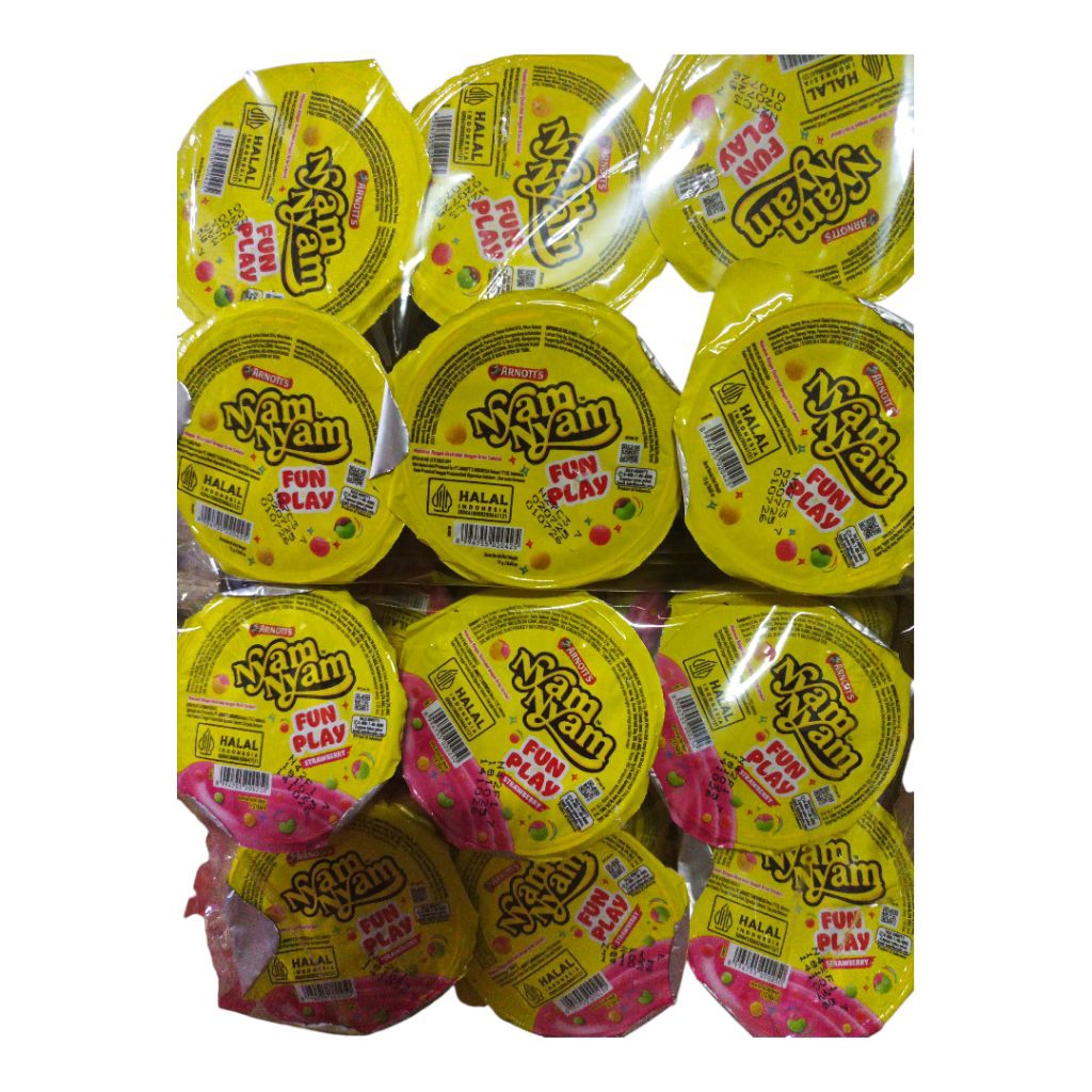 arnotts nyamnyam fun play 1 box isi 12 nyam nyam funplay chocolate nyamnyam stroberi