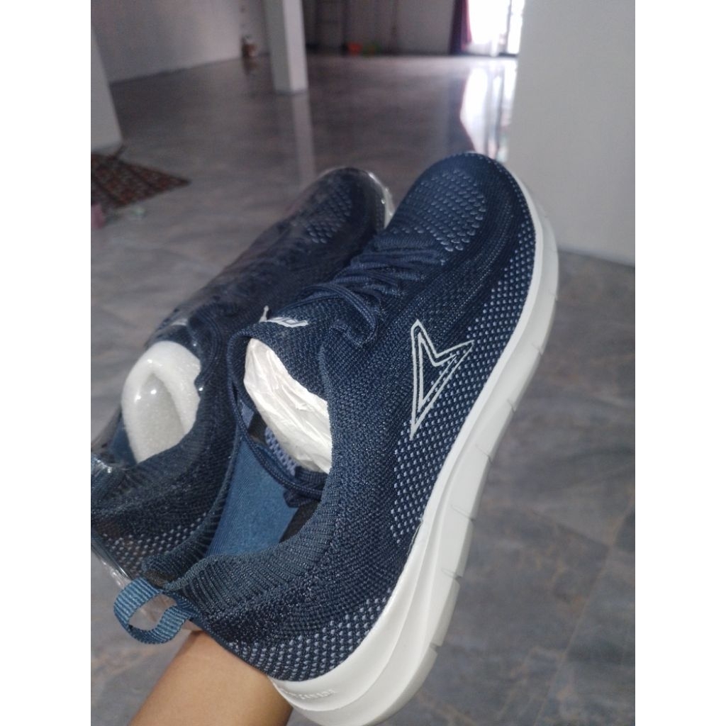 Sepatu Running Unisex Power By Bata