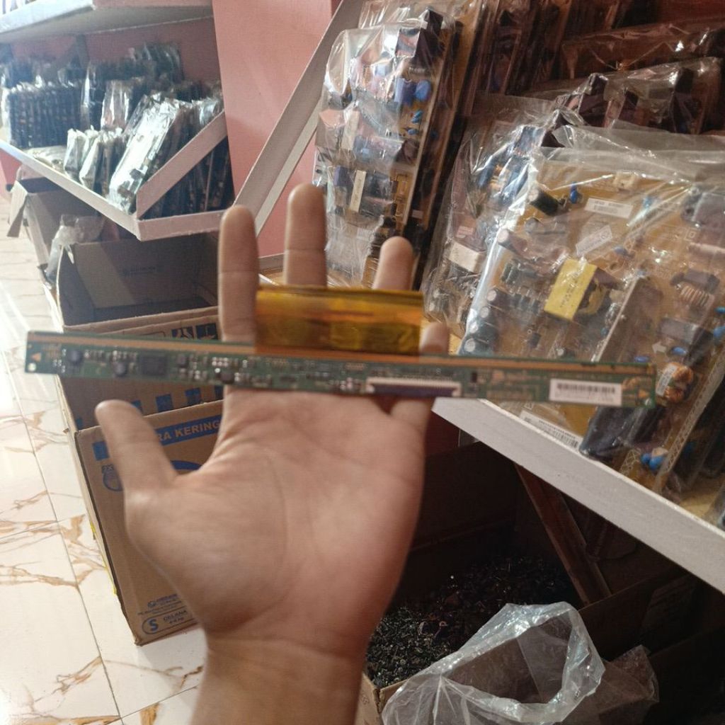 TCON TCON TV LED POLYTRON 32T7511