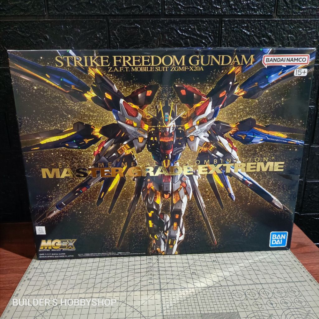 BANDAI MGEX MG EX 1/100 MASTER GRADE EXTREME STRIKE FREEDOM GUNDAM