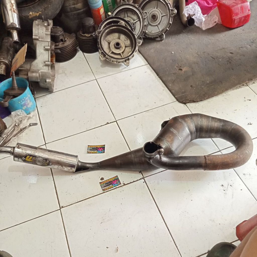 Knalpot racing kanan vespa merk w one kompetisi