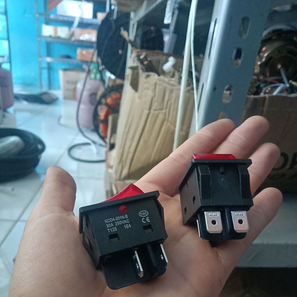 SAKLAR KOTAK 30A 30 AMPERE 4 KAKI