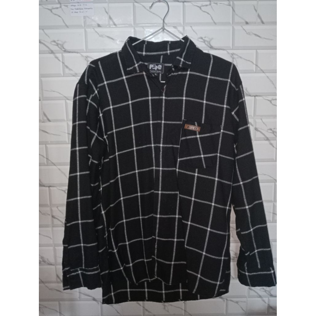 [PRELOVED] KEMEJA KOTAK PAPE - HITAM