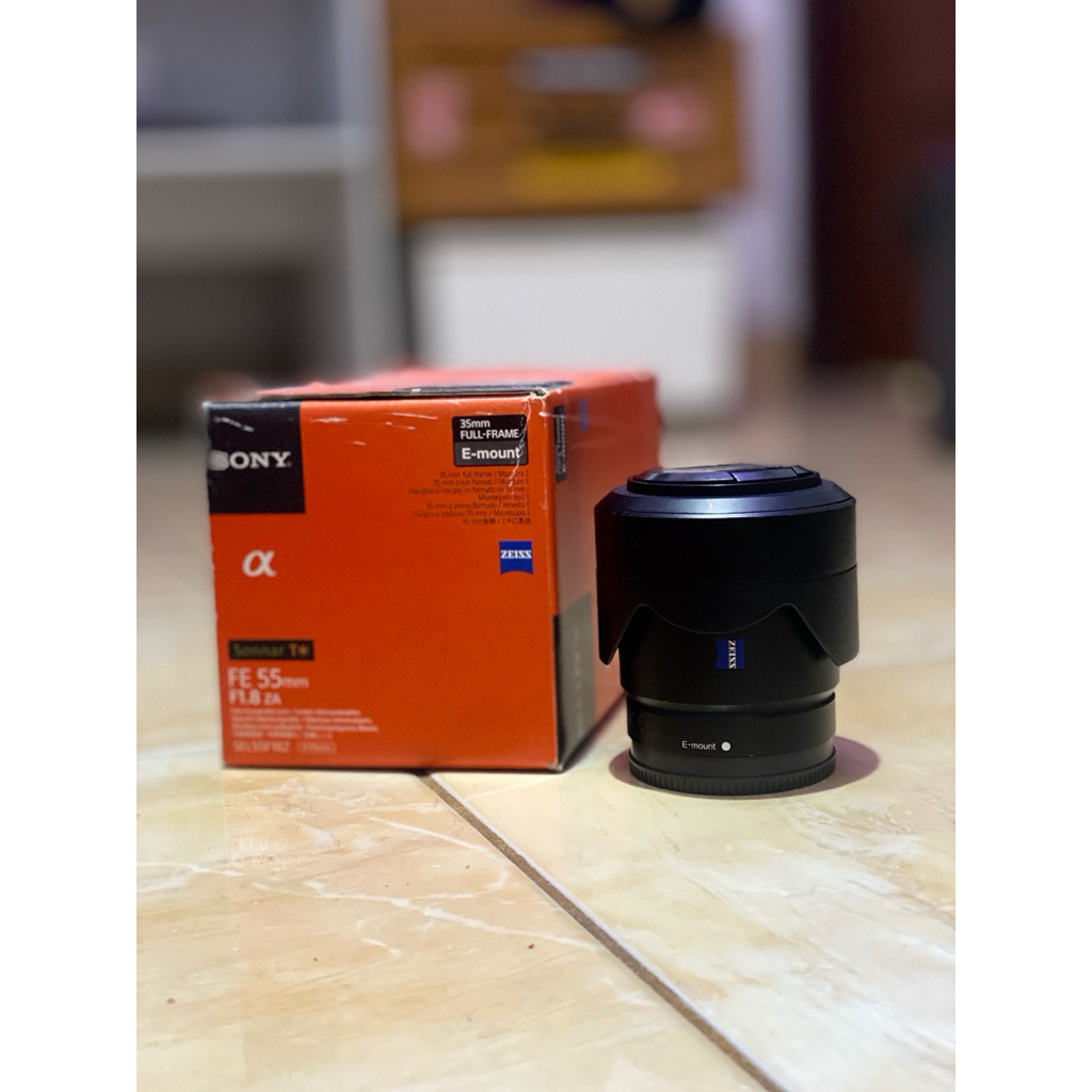 lensa Sony Zeiss 55mm F1.8