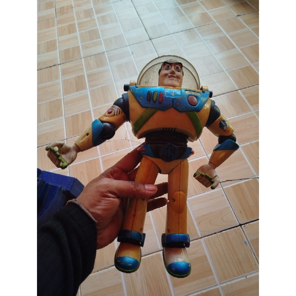 Buzz Lightyear minus Sayap Ori Hasbro