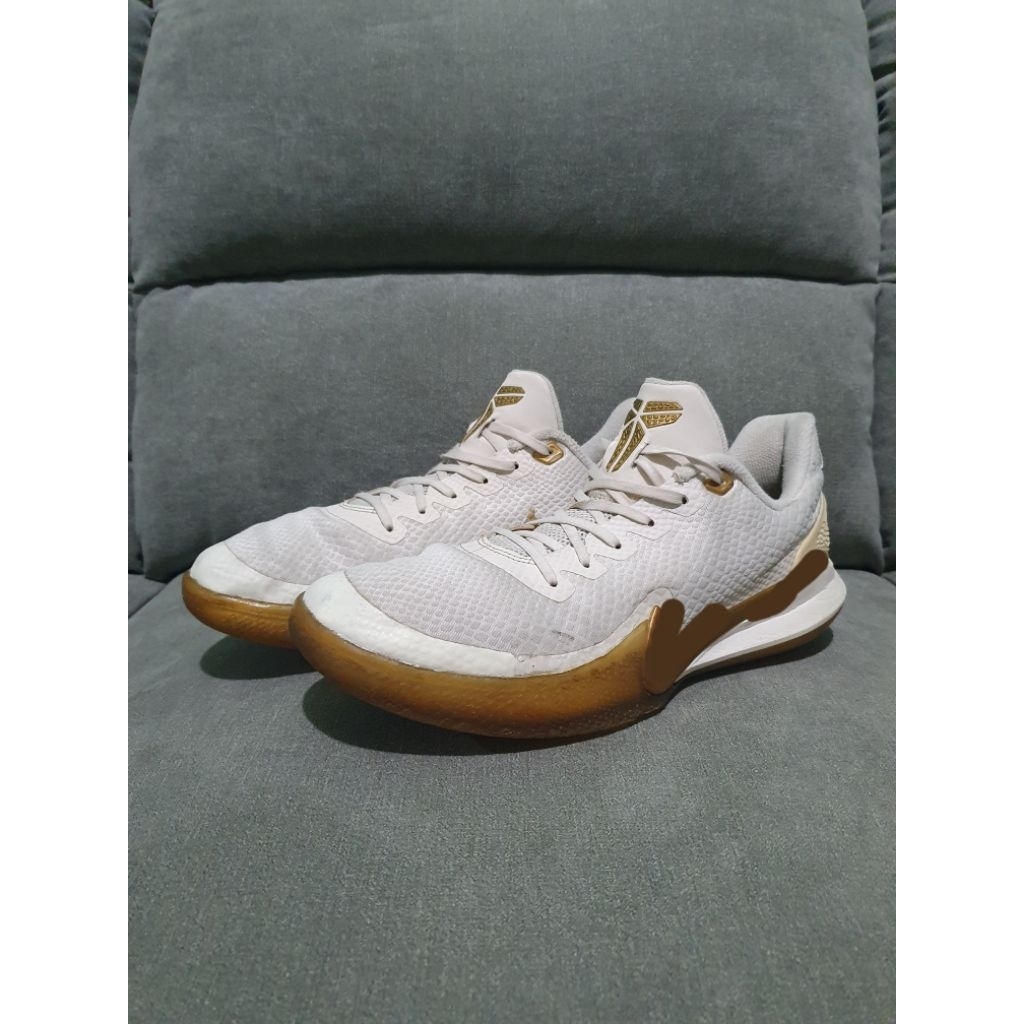 Sepatu Basket Second (Size 45)