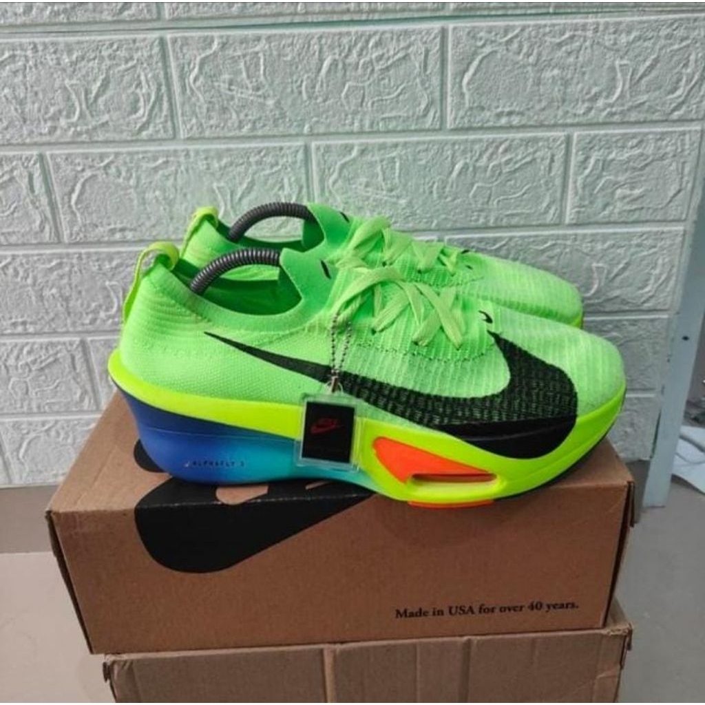 running shoes nike zoom second