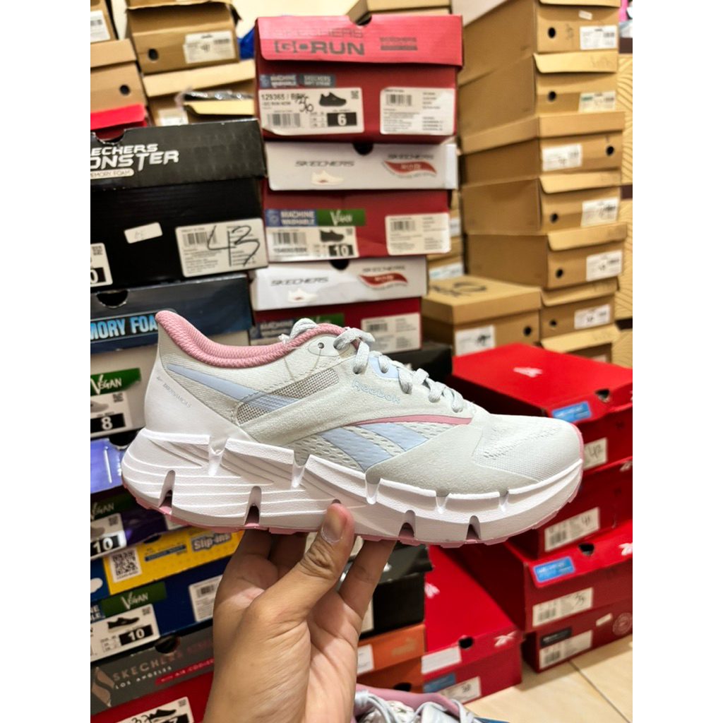Sepatu Reebok ZIG Dynamica 5 Women Running Warna Grey White Pink