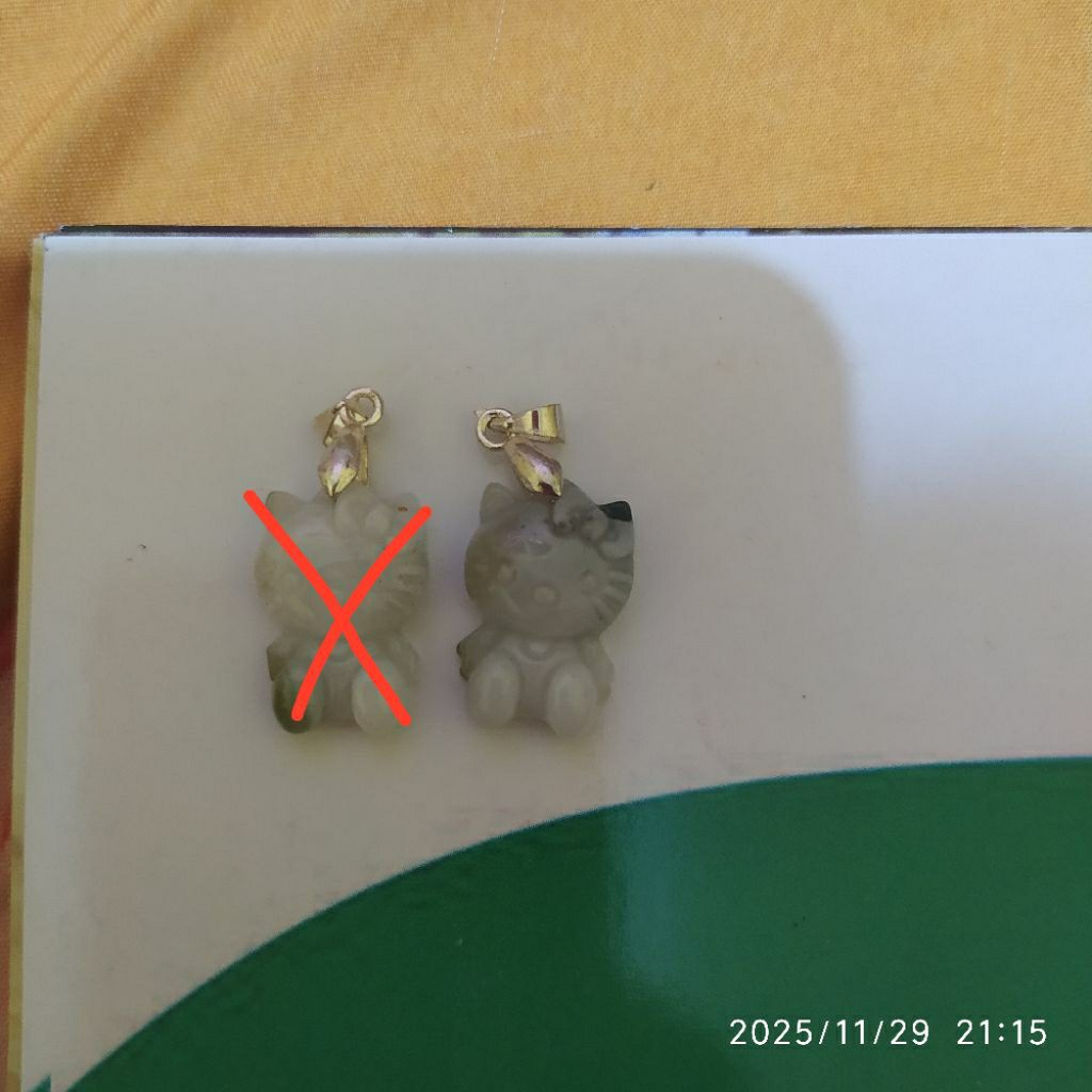 Liontin jade hello kitty