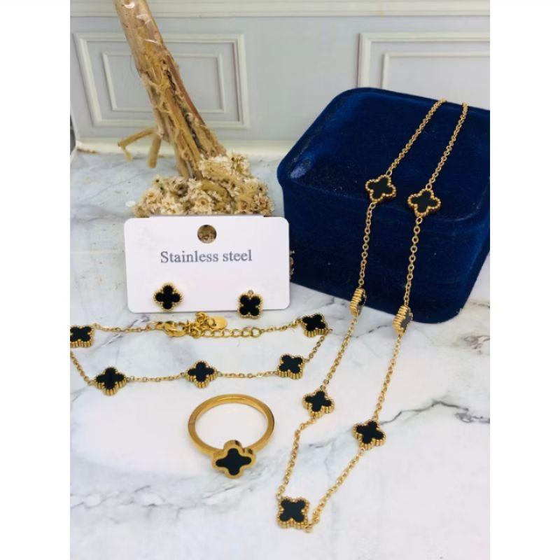 Set Aksesoris Wanita Titanium Titanium Clover Bunga 7 - Gold
