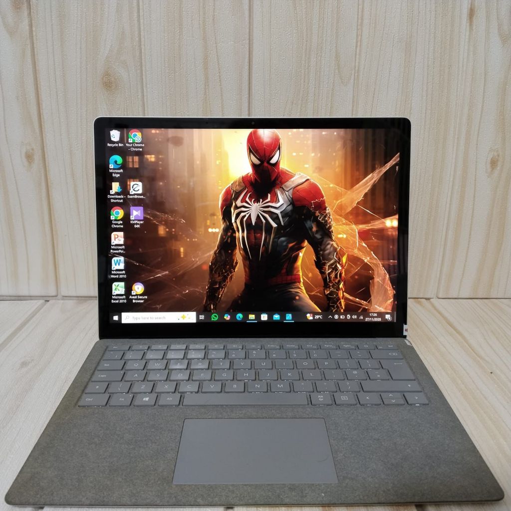 LAPTOP SURFACE Core i5 - 7300U Second Bergaransi NEGOO