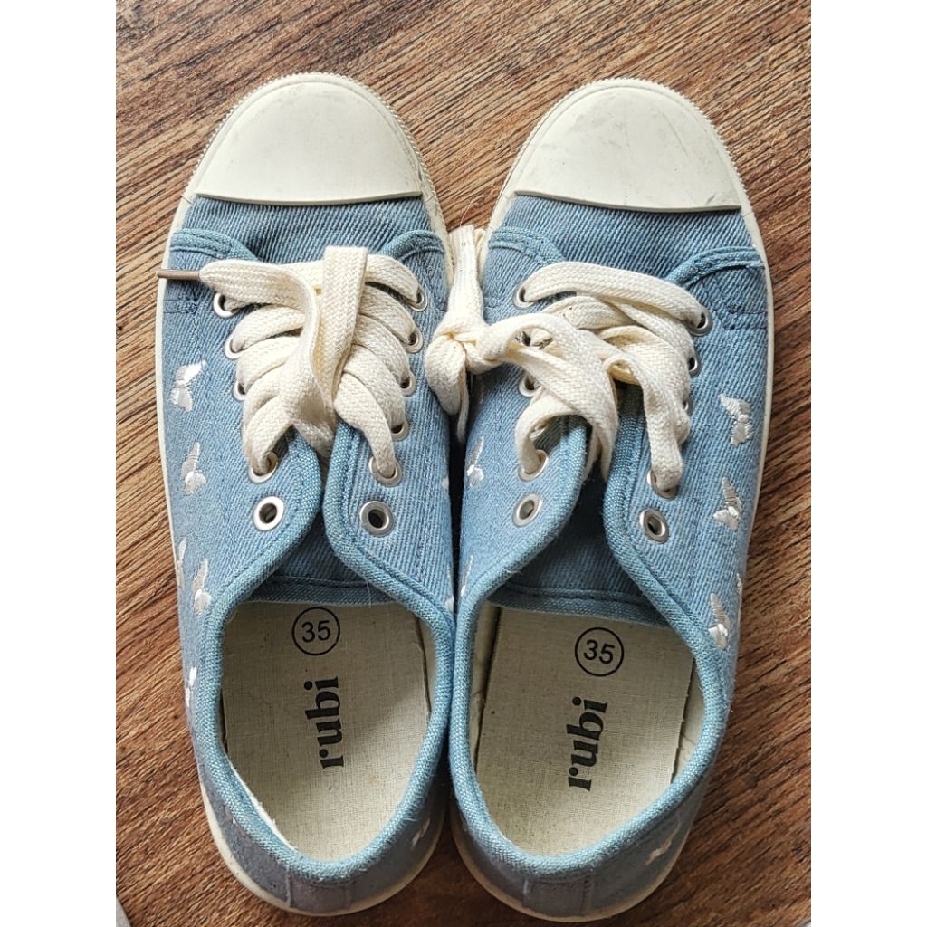 Sepatu Rubi preloved biru