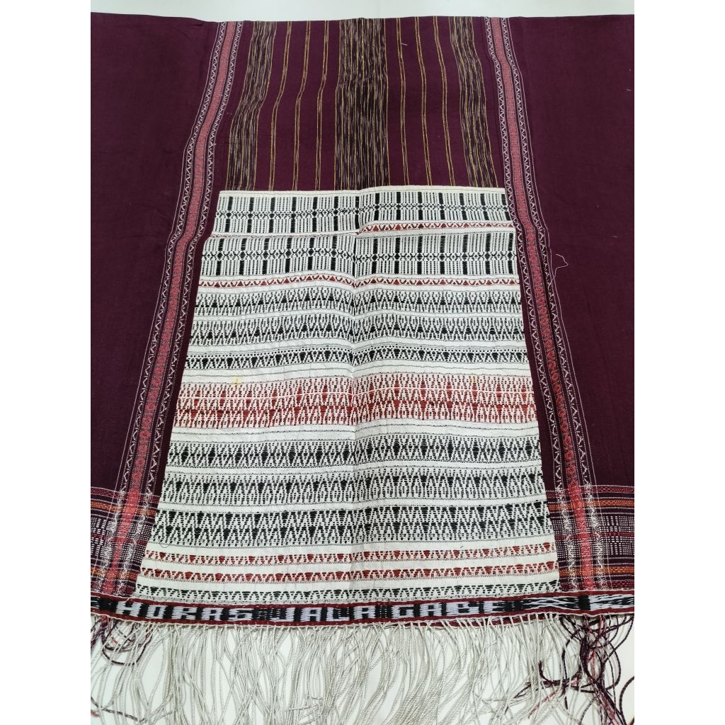 Ulos ragi hidup/pinuncaan pakaian adat Batak toba