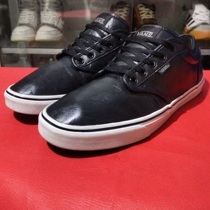 SEPATU BEKAS CASUAL  V A N S  KULIT SIZE 45