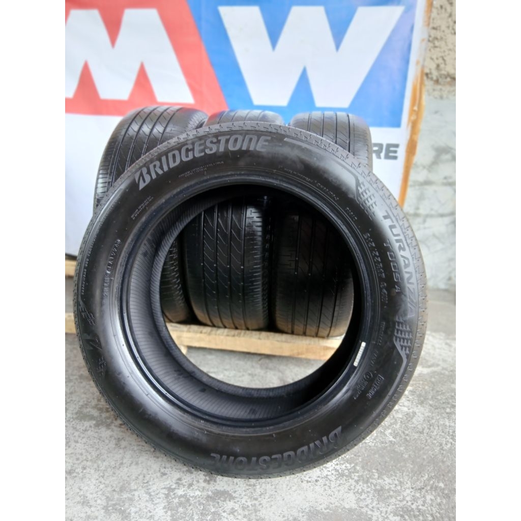 BAN BRIDGESTONE 215/55R17 MOBIL HRV CAMRY VENTURER DLL.