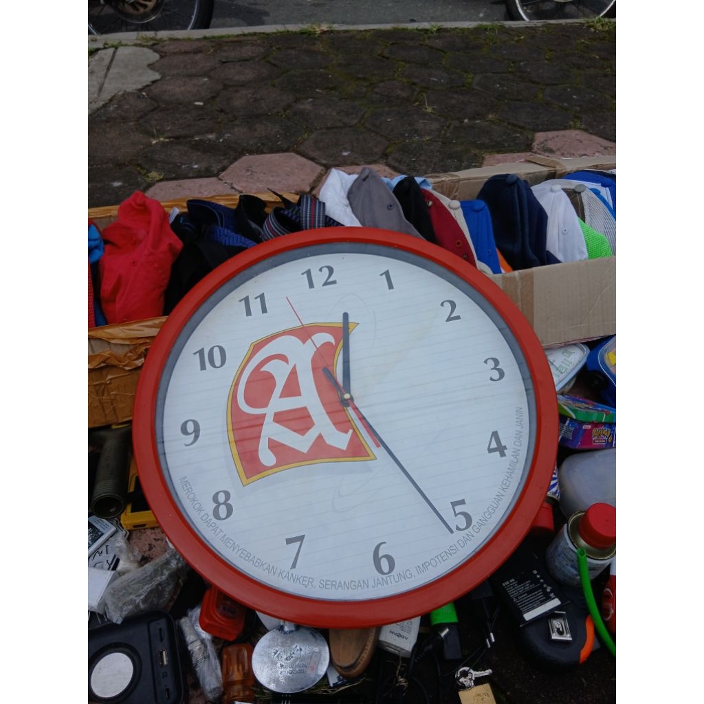 jam dinding iklan 145rb  jadul antik kuno lawas vintage display normal