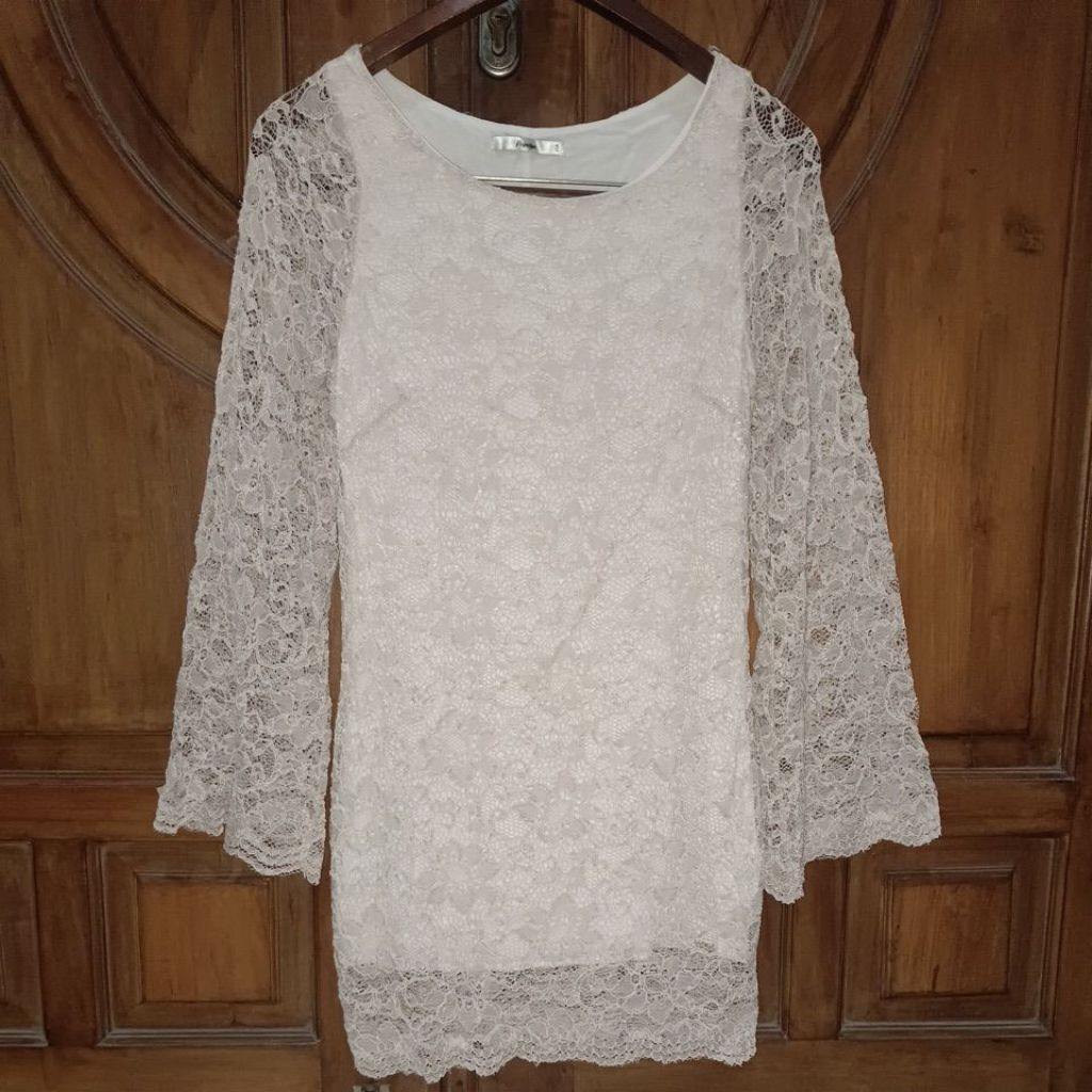 PRELOVED PAPAYA Dress Wanita Brokat Lace Bunga Ivory LD 76
