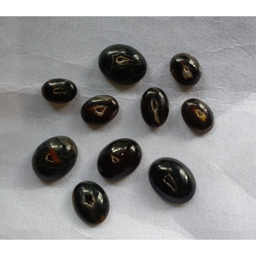 Batu akik natural combong hitam