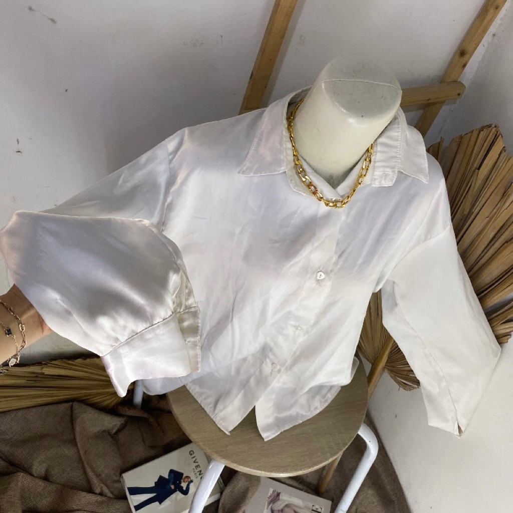 Kemeja silk white basic