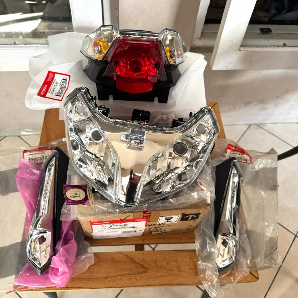 Lampu Depan Belakang Fullset Vario Techno 110 Karbu Original AHM