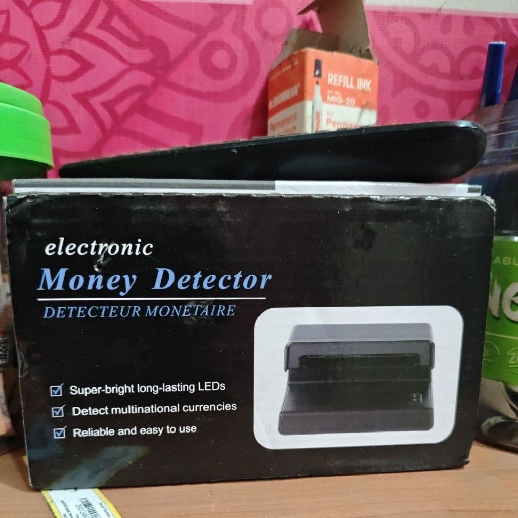 money detector