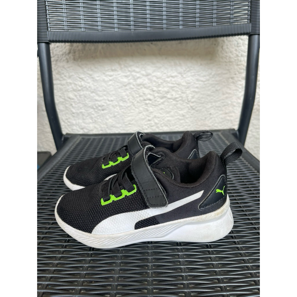 PUMA sepatu anak flyer runner black