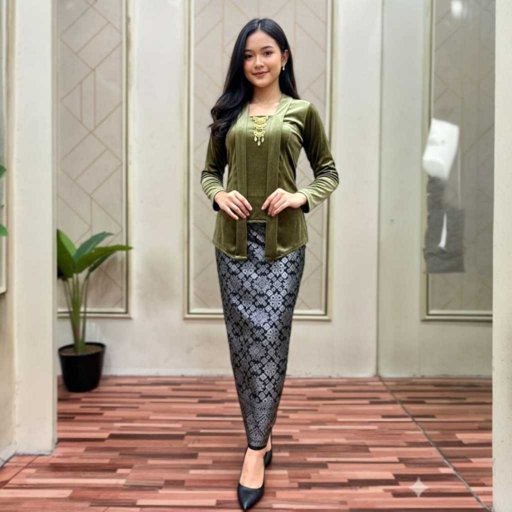 Setelan Kondangan Mewah – Beludru Atasan & Rok Lilit Songket Elegan