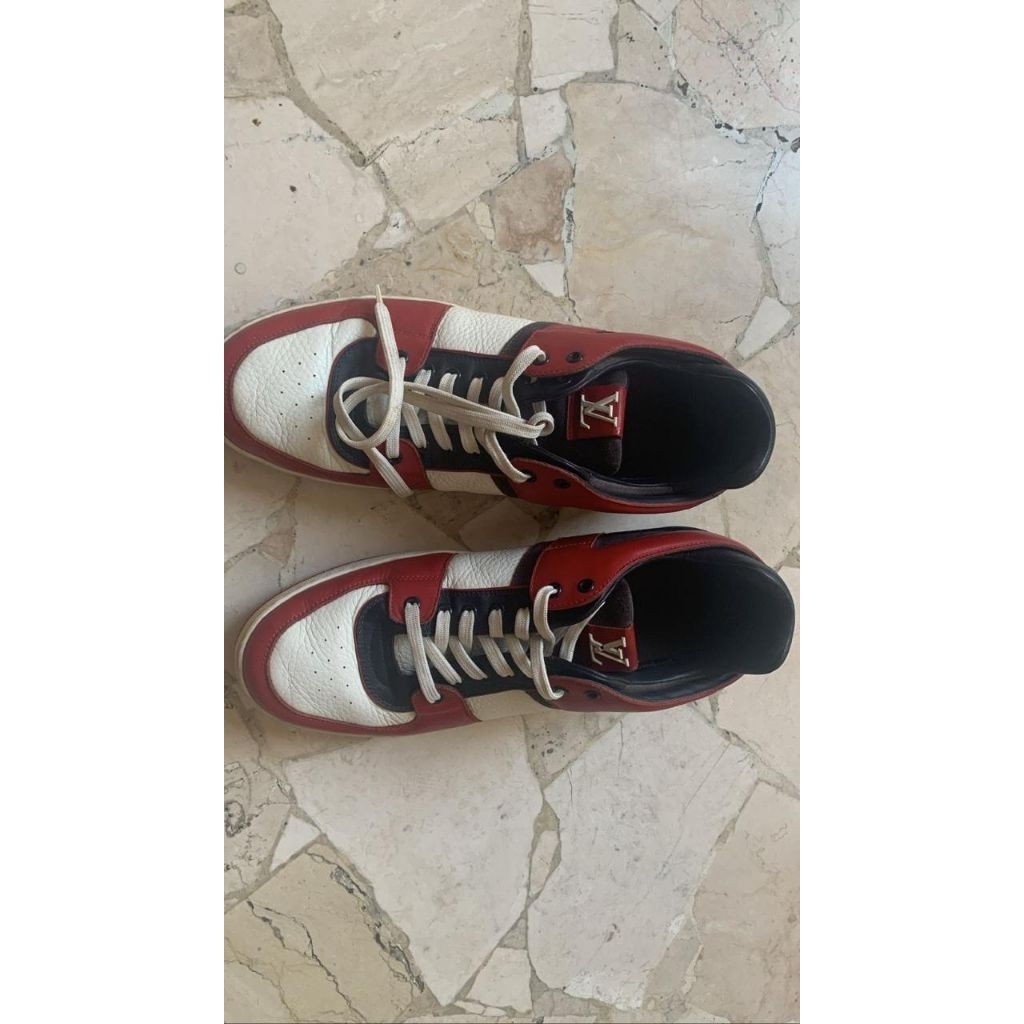 Preloved second sepatu sneakers louis vuitton men authentic (no box)