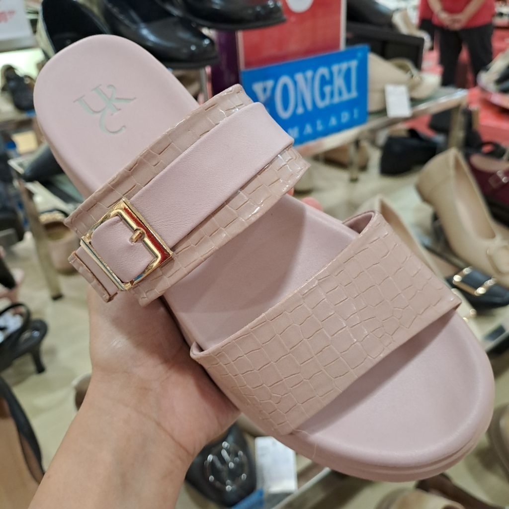 sandal wanita yongki komaladi