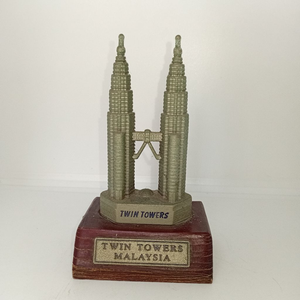 PAJANGAN MINIATUR MENARA PETRONAS TWIN TOWER MALAYSIA