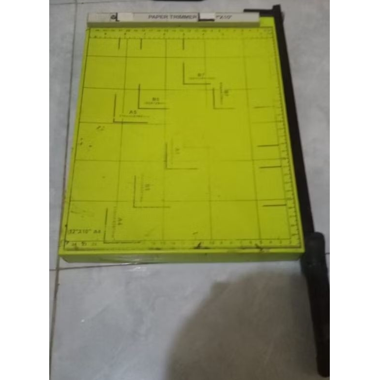 Alat Potong Kertas A5 Kondisi Bekas