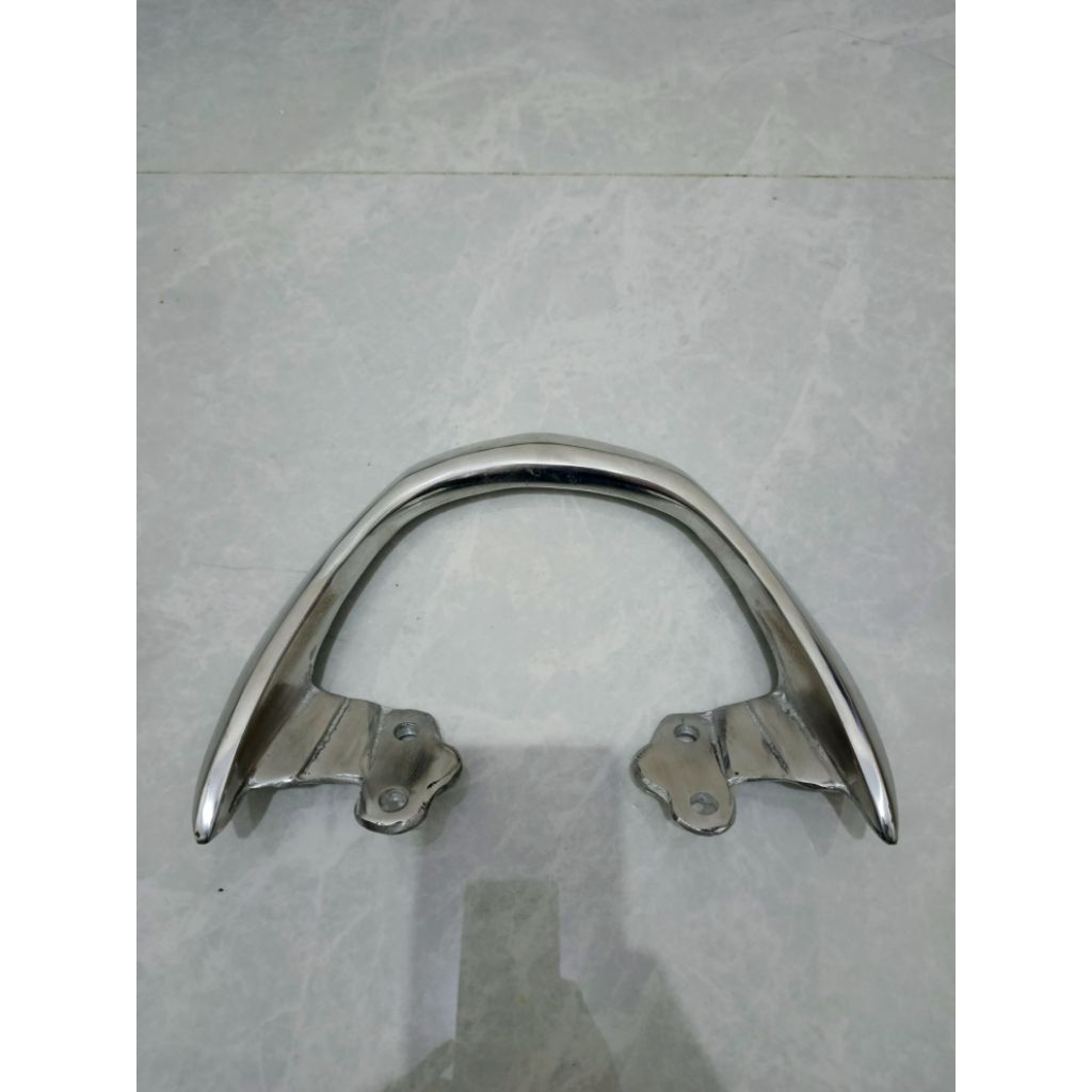 BEHEL REVO LAMA PEGANGAN JOK BELAKANG MOTOR REVO LAMA