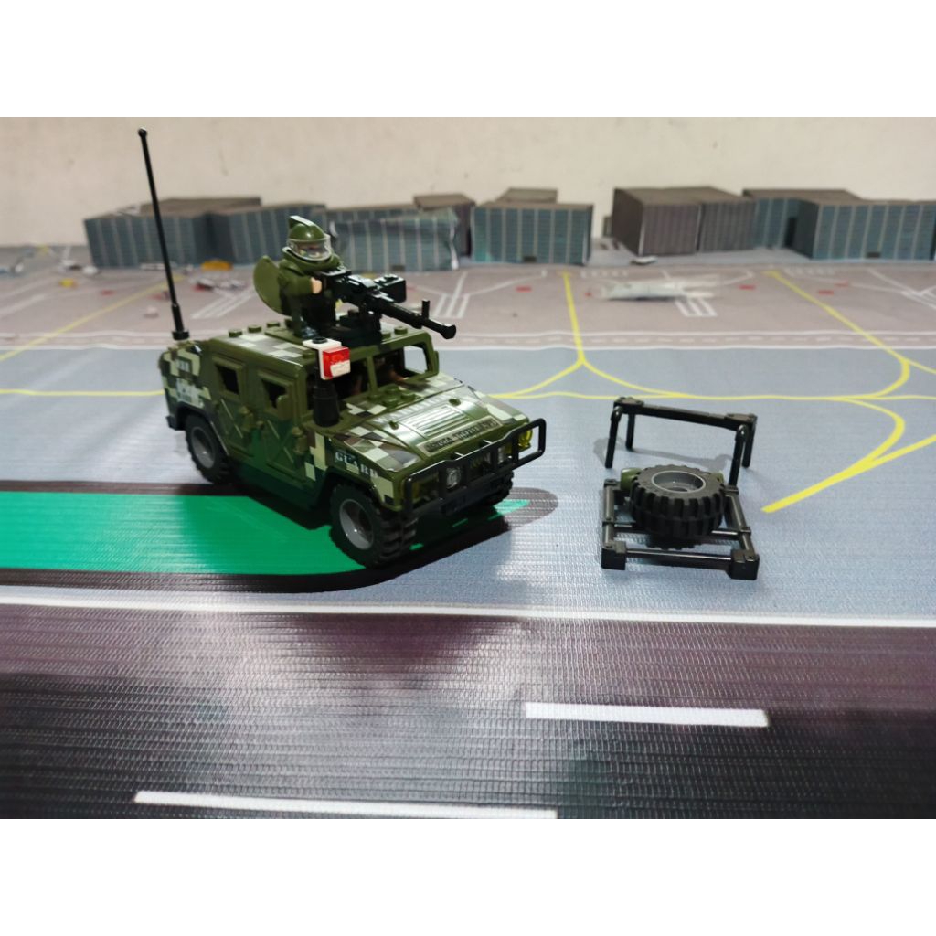Lego Jeep Humvee Bonus Mainan Tentara