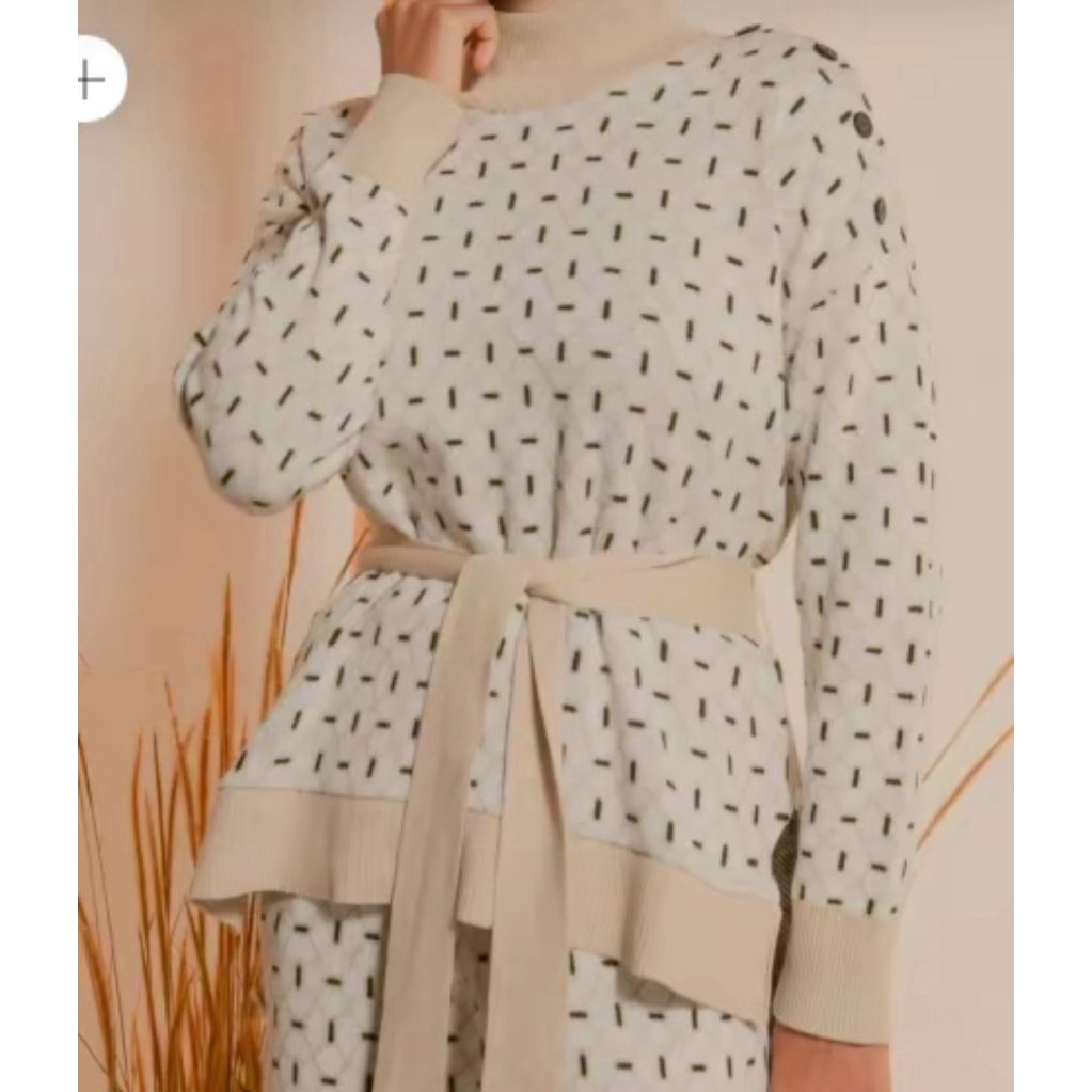 NEW SALE One Set Adria Sweater White Size M by Aleza Label (sudah dengan celana)