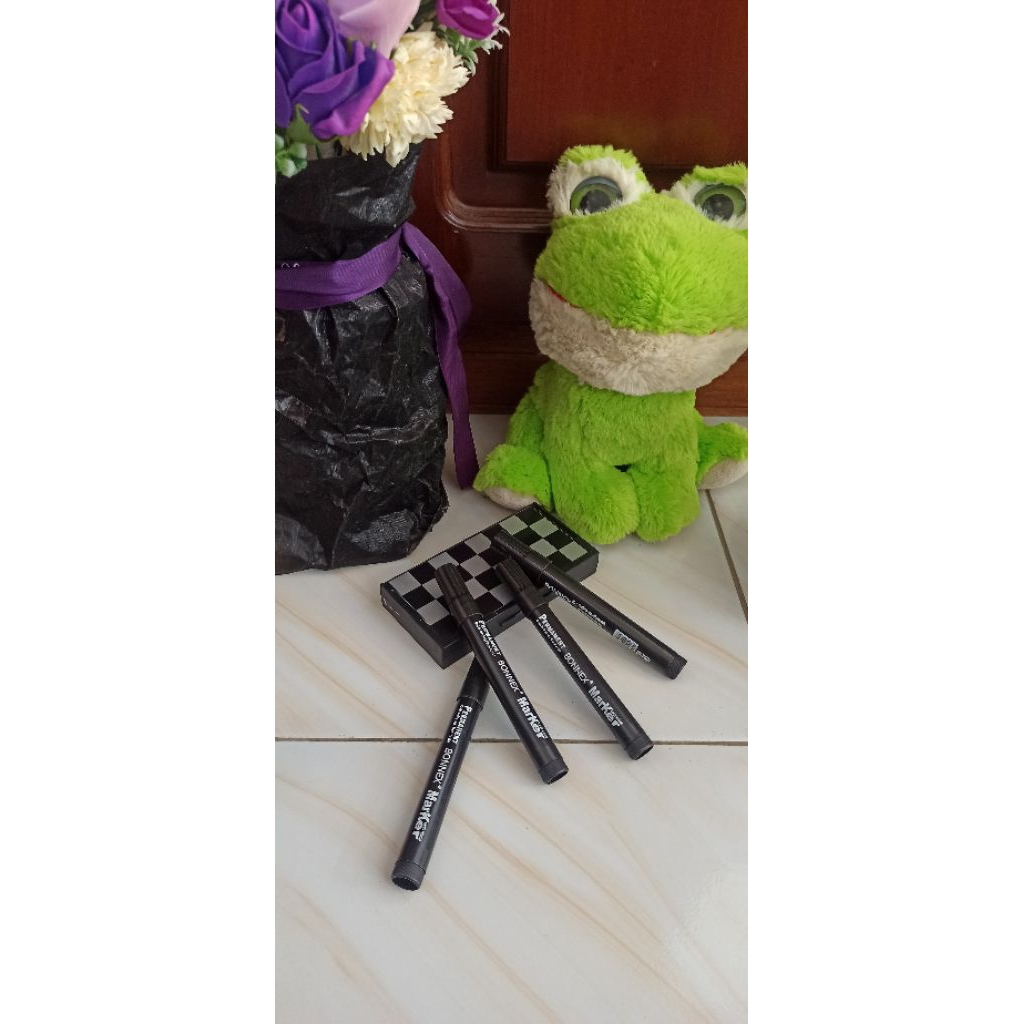 Spidol permanen besar