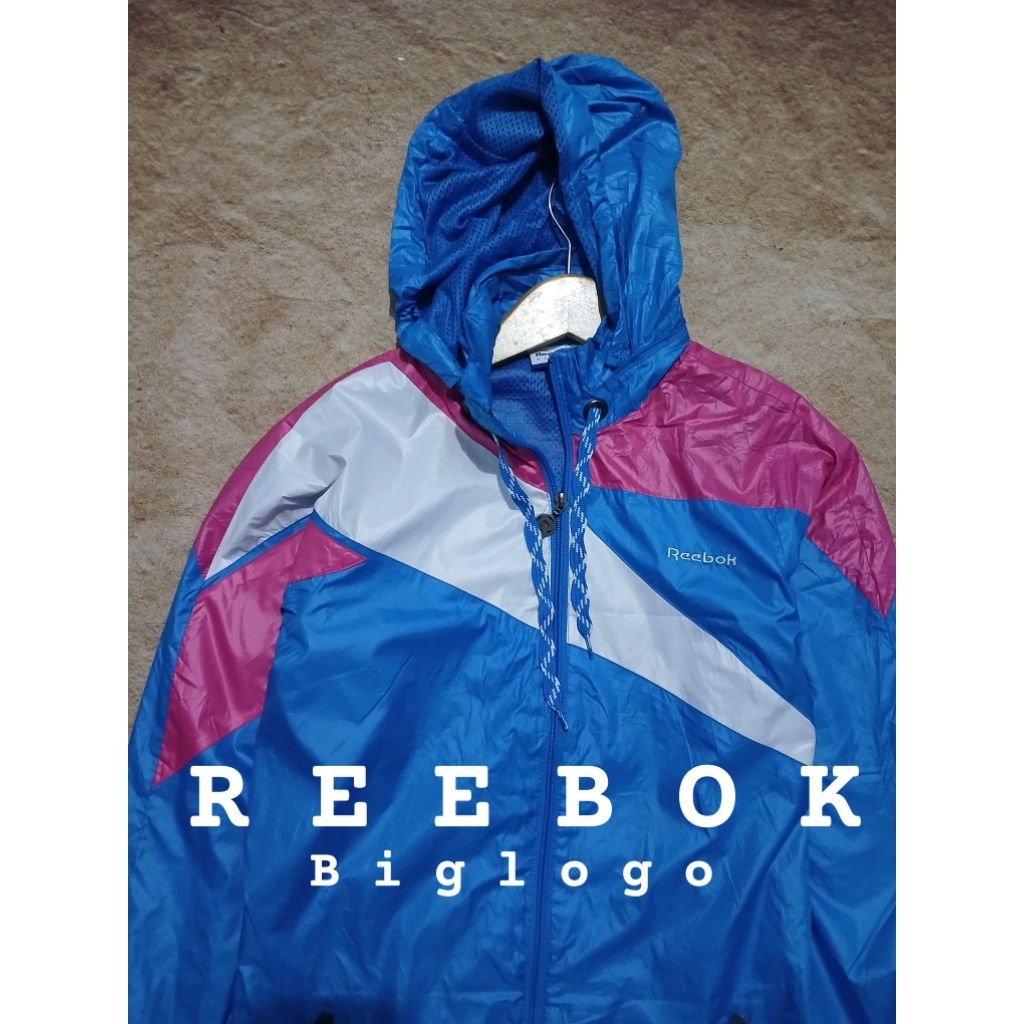 Jaket sport keren REEBOK big logo bekas pakai