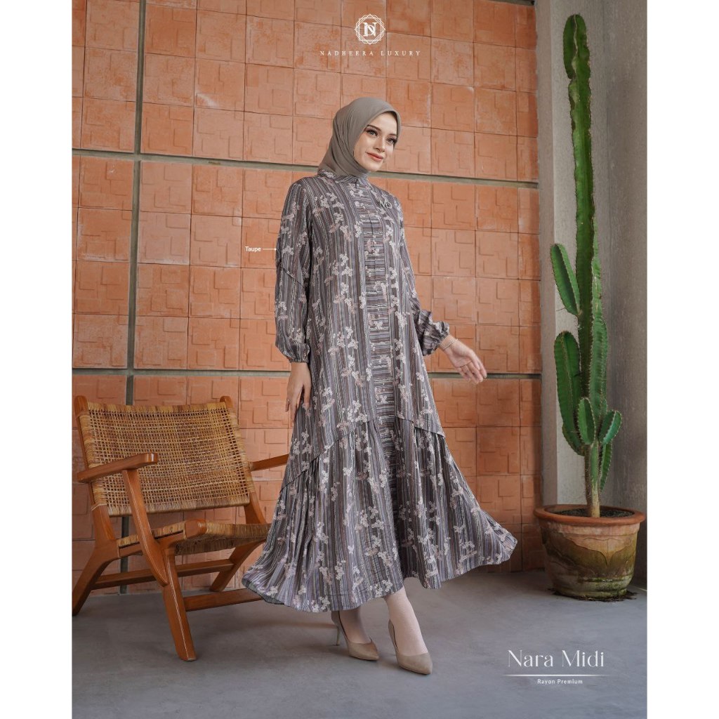 [SALE] NARA MIDI DRESS BY NADHEERA LUXURY