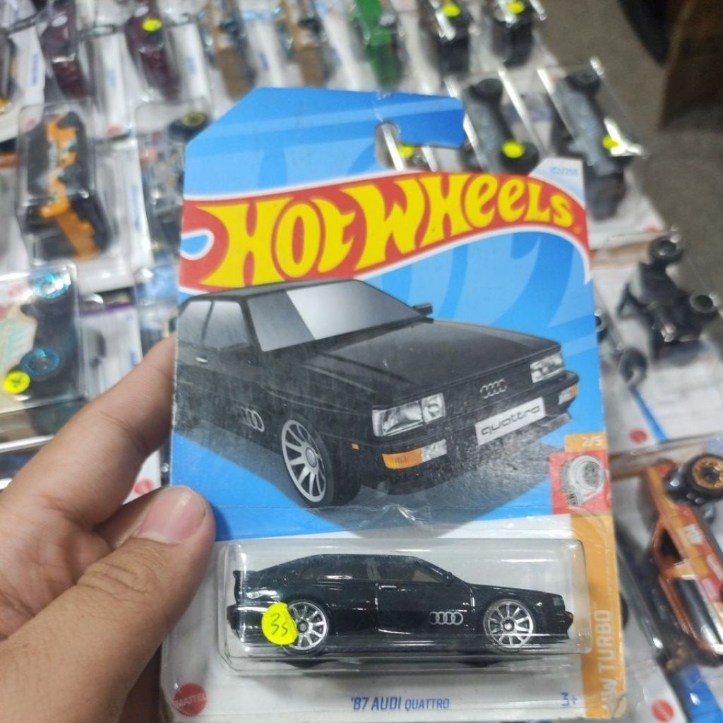 Hotwheels 87 audi quattro hitam